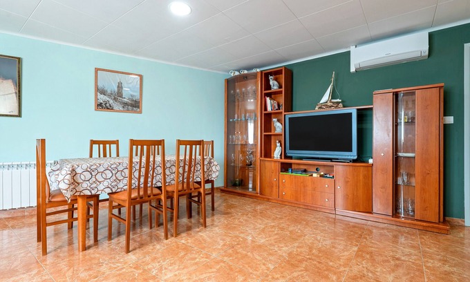 Villalba dels Arcs Apartment | Apartment 'Lo Perxe' with Mountain Views, Wi-Fi and Air Conditioning