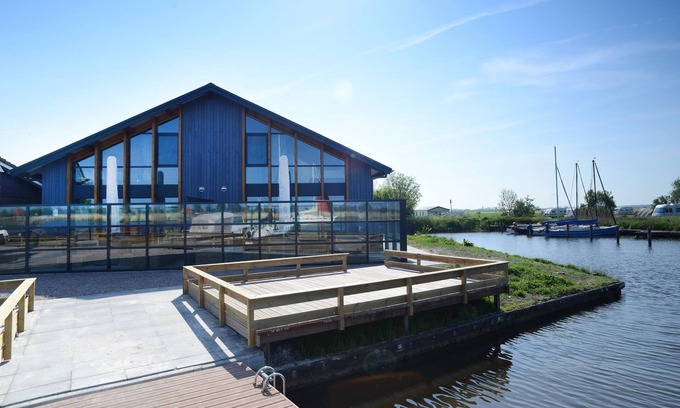 Gaastmeer Apartment | Apartment located directly on the water