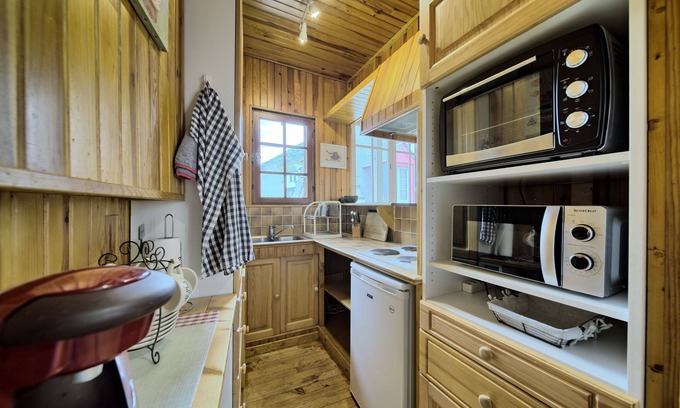 Arreau Apartment | Apartment 'Loft En Duplex Avec Balcon Et Vue' with Mountain View and Balcony