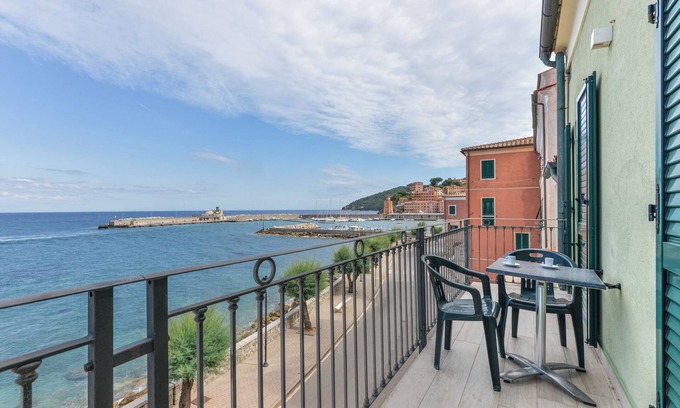 Rio Marina Apartment | Apartment 'Loft Levante' with Private Terrace, Wi-Fi and Air Conditioning