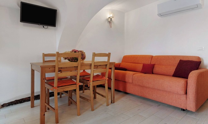 Dorsino Apartment | Apartment 'Logge Dei Paroloti Agnese' with Mountain View, Shared Terrace and Wi-Fi