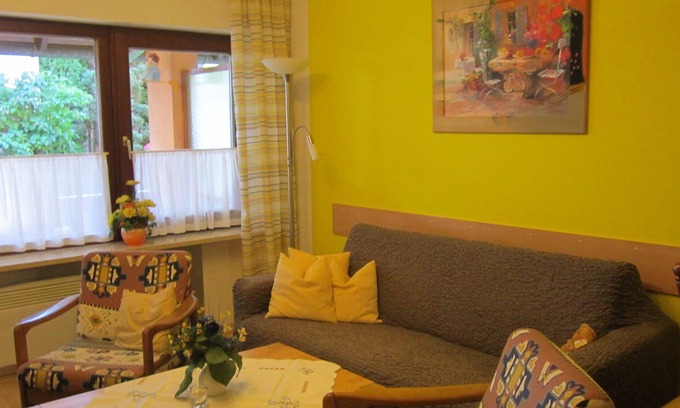 Wasserburg Apartment | Apartment 'Müller Dietrich' with Private Terrace and Shared Garden