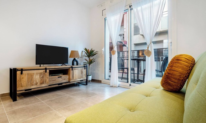Calafell Apartment | Apartment 'Mabicarent Playa 2' with Private Terrace, Wi-Fi and Air Conditioning