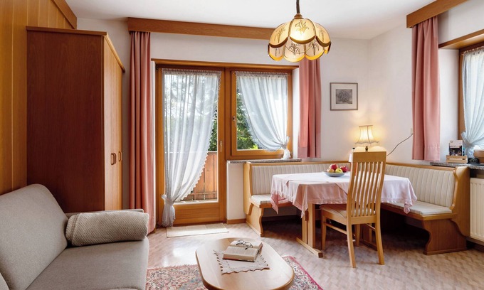 Plaus Apartment | Apartment 'Mayr Drei' with Mountain View, Balcony and Wi-Fi