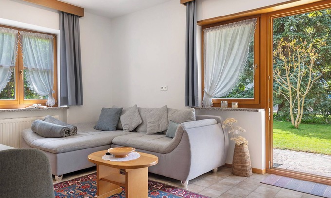 Plaus Apartment | Apartment 'Mayr Zwei' with Mountain View, Private Terrace and Wi-Fi
