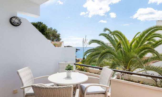 Cala Ferrera Apartment | Apartment 'Medusa' with Sea View, Wi-Fi and Air Conditioning