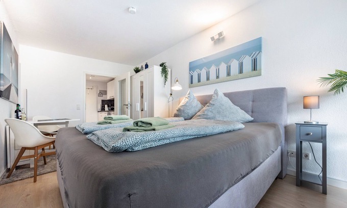 Region Hannover District Apartment | Apartment 'Meerzeit am Steinhuder Meer' with Balcony and Wi-Fi