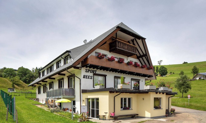 Hofsgrund Apartment | Apartment 'Melanie' with Mountain View, Shared Terrace and Wi-Fi