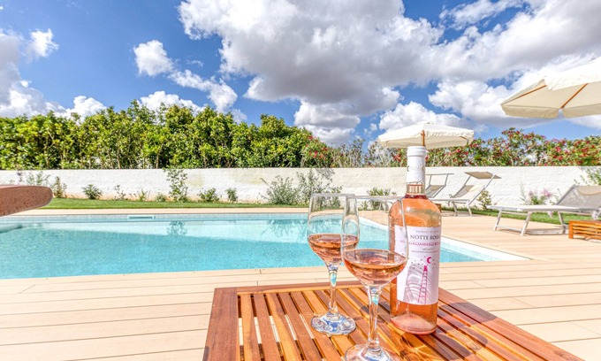 Taurisano House | Apartment 'Mistral' with Shared Pool, Wi-Fi and Air Conditioning