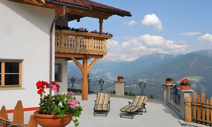 Villandro Apartment | Apartment 'Mitterhof' with Mountain View, Shared Terrace and Wi-Fi