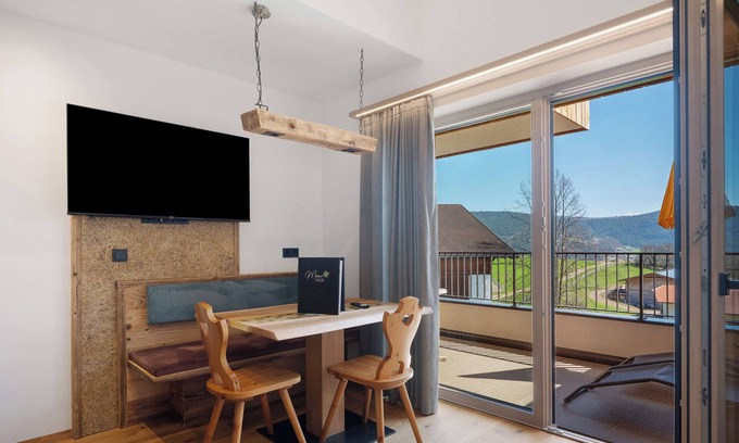 Salonetto Apartment | Apartment 'Moarhof Minze' with Mountain View, Shared Garden and Wi-Fi