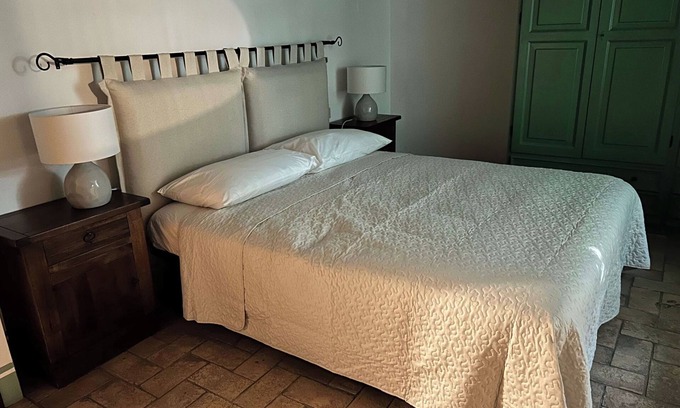 Capalbio Apartment | Apartment 'Moraiolo' with Shared Pool, Wi-Fi and Air Conditioning