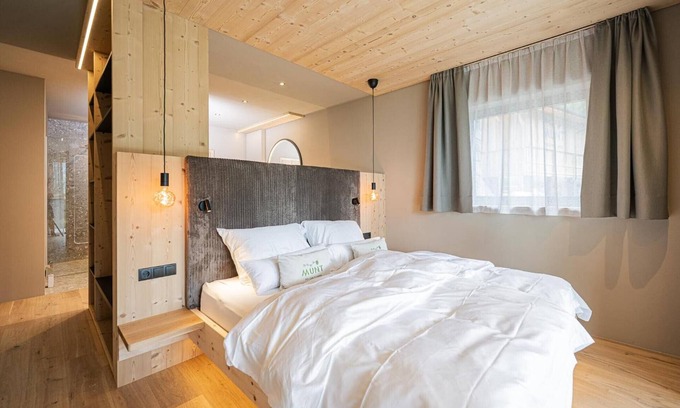 Funes Apartment | Apartment 'Munt Dolomiti Farm' with Lake View, Shared Terrace and Wi-Fi