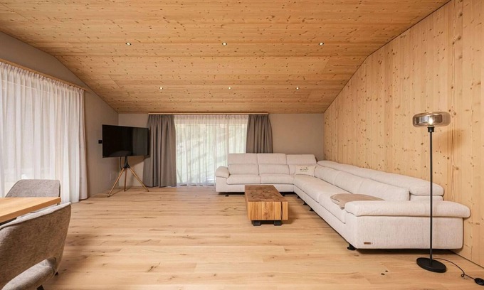 Funes Apartment | Apartment 'Munt Dolomiti' with Lake View, Shared Terrace and Wi-Fi