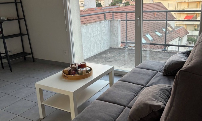 Maladiere Apartment | Apartment near flag and republic