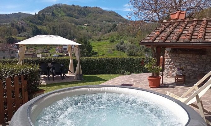 Borgo a Mozzano House | Apartment nestled in the green hills of Lucca.