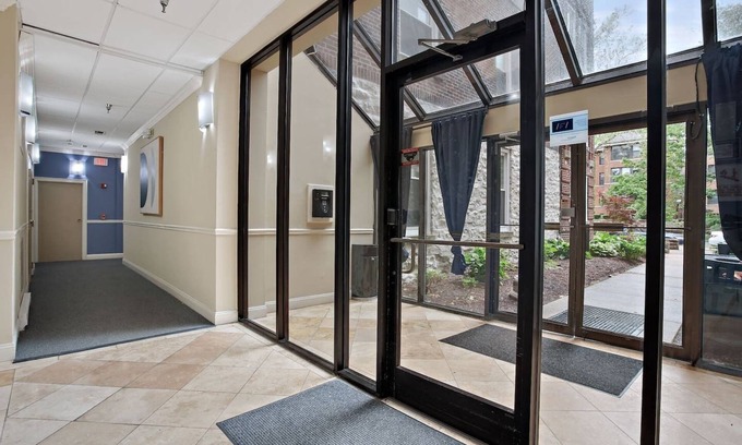 DeBaliviere Place Apartment | Apartment next to Forest Park/WashU/Hospital pets welcome ask about monthly rate