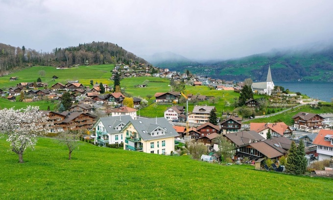 Faulensee Apartment | Apartment Niesen by Interhome