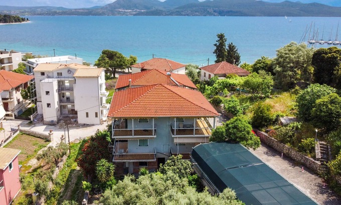 Nikiana Apartment | Apartment "Nikoleta A" with sea view, garden & WLAN