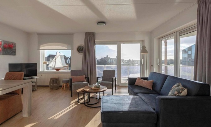 Julianadorp aan zee Apartment | Apartment near Dutch Beach with Water Views
