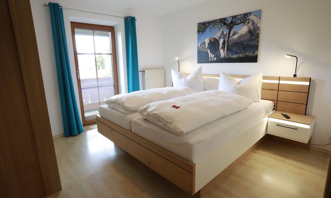 Uebersee Apartment | Apartment no. 3 with mountain view, 62m², modern furnishings and very large south/east-facing balcony