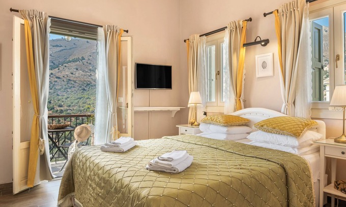 Symi Apartment | Apartment 'No 5 One Bedroom Symi Nautilus' with Sea View, Wi-Fi and Air Conditioning