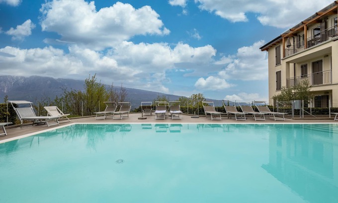 Aer Apartment | Apartment "Nobile in Residence La Villa" with Private Garden, Lake View and Pool