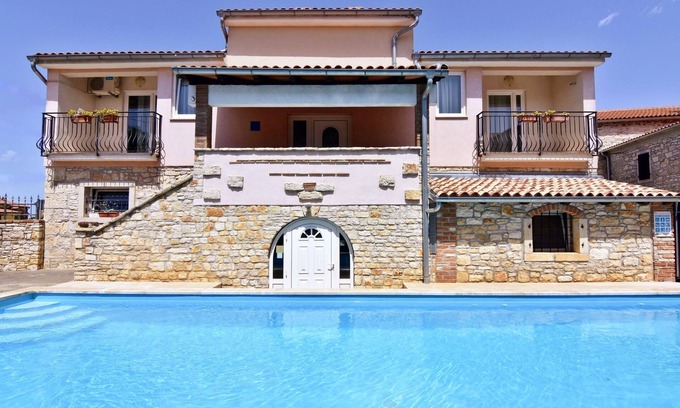 Tar-Vabriga Apartment | Apartment NOEMI2 Poreč-Tar with swimming pool, games room, barbecue, balcony, Wi-Fi