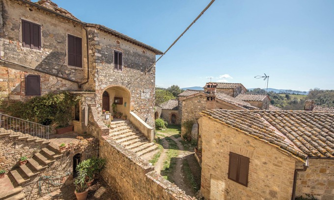 Montegabbro Apartment | Apartment "Nonno Gino" with Wi-Fi & Shared Balcony