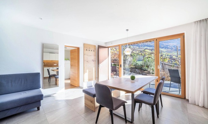 Rifiano Apartment | Apartment 'Oberegghof Garten' with Mountain View and Wi-Fi