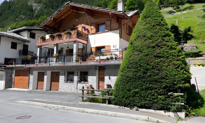 Valtournenche Apartment | Apartment 'Olga - La Roisette' with Mountain View