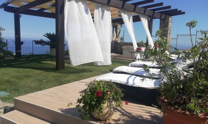 Poggi House | Apartment Olimpia is located on the ground floor of a beautiful villa sleepes 6