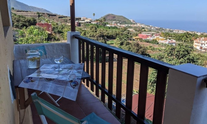 Las Arenas Apartment | Apartment on a green finca with views of the sea and the mountains