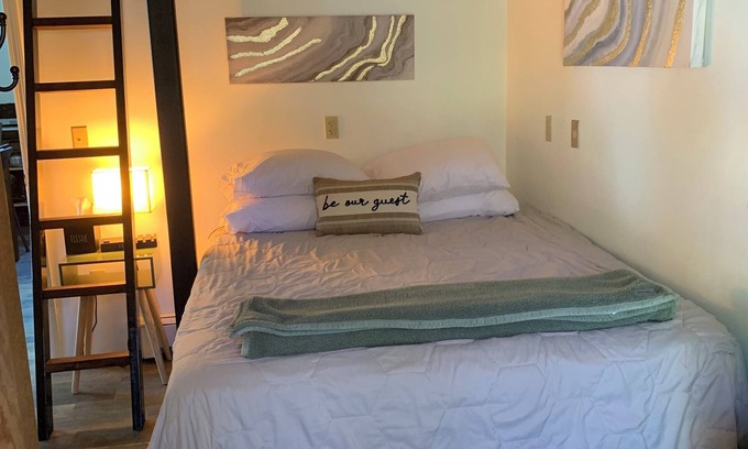 Brunswick Apartment | Apartment on Boody Street, walk to Bowdoin College. Pet-friendly!