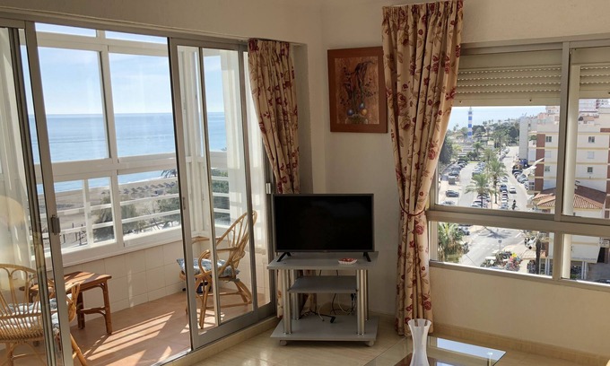 Torre del Mar Condo | Apartment on the beachfront equipped and with excellent sea views