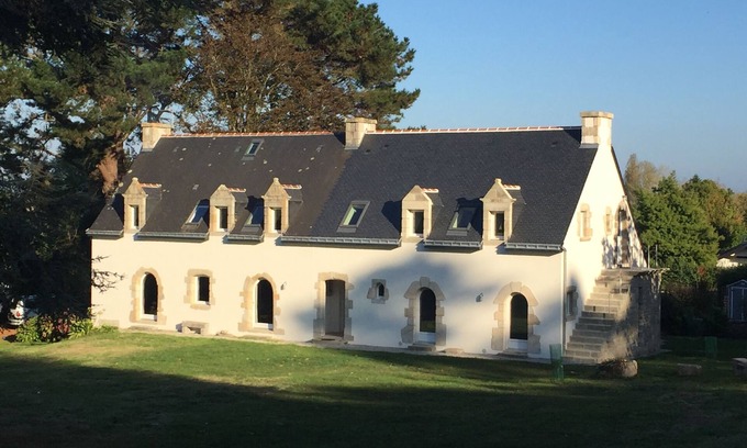 Locmariaquer House | Apartment on the ground floor of a superb farmhouse in a landscaped park. You will be there alone