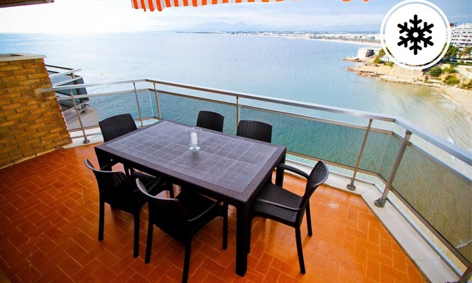 Salou City Centre Apartment | Apartment on the seafront with parking