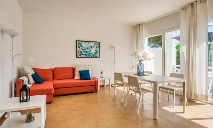 Coves Noves Apartment | Apartment "Orchidée"- sea view, swimming pool, air conditioning, terrace.