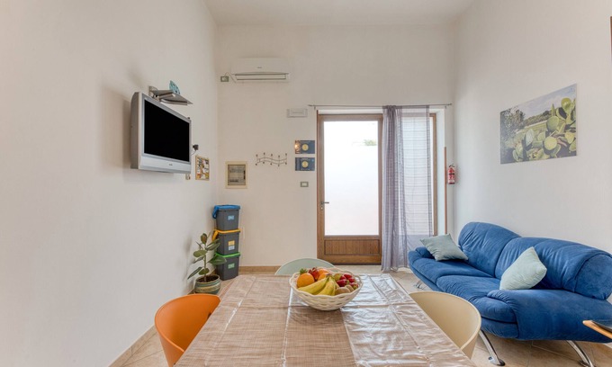 Acquarica del Capo Apartment | Apartment 'Pamela' with Private Terrace, Wi-Fi and Air Conditioning