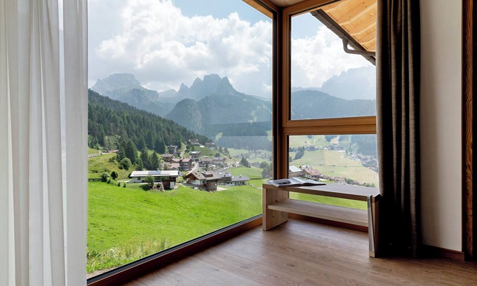 Daunei Apartment | Apartment 'Pan' with Mountain View, Shared Garden and Wi-Fi