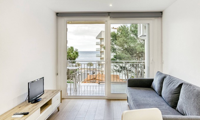 L'Escala Apartment | Apartment 'Pedrera 2 Dormitorios' with Sea View, Private Terrace and Air Conditioning