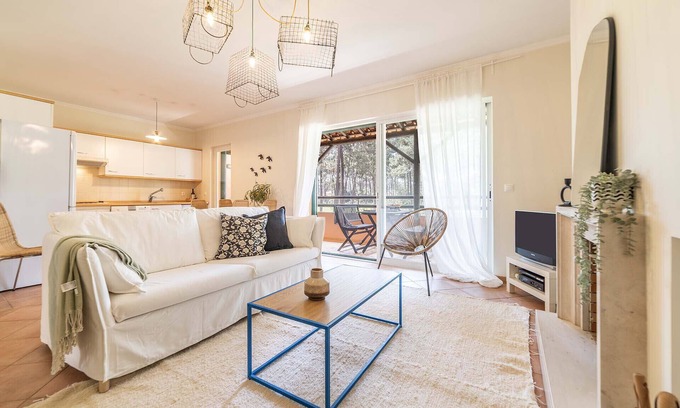 Charneca de Caparica e Sobreda Apartment | Apartment Pedro - Cozy Apartment in a Golf Resort at a short distance to the sea