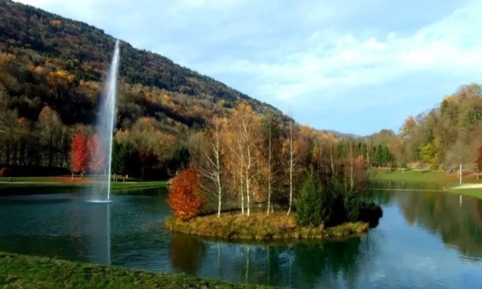 Allevard Apartment | Apartment 'Petit Nid Entre Lac Et Montagnes' with Shared Pool, Private Garden and Wi-Fi