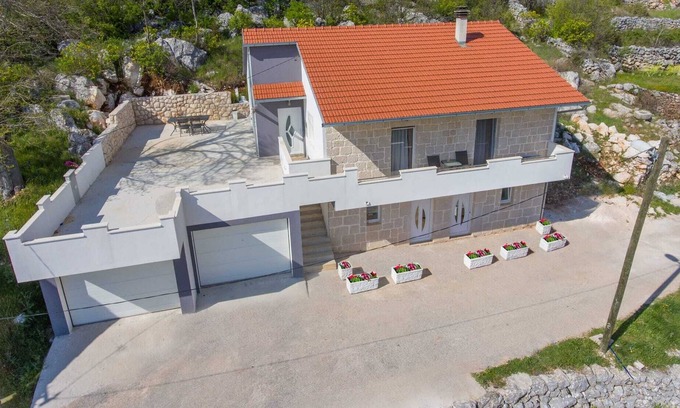 Lovrec Apartment | APARTMENT PETRA, Dobrinče - Makarska