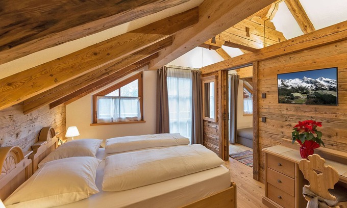 Sorafurcia Apartment | Apartment Piz da Peres - Geiselsberg with Mountain View, Pool, Sauna, Wi-Fi & Garden