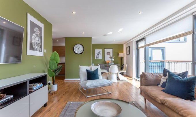 Glasgow Westend Apartment | Apartment-Private Bathroom-Two-Bedroom Argyle St 4/3