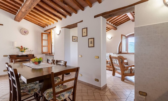 Lisciano Niccone Other | Apartment 'Pugnano Alto- Girasole' with Shared Pool, Private Terrace and Wi-Fi