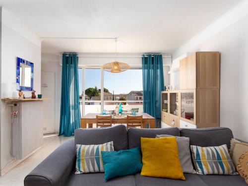 Lunel Apartment | Apartment Résidence les Roses by Interhome
