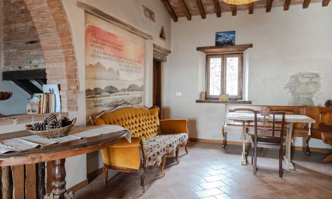 Gaiole in Chianti Apartment | Apartment 'Reggioli- Appartamento Falegname' with Mountain View, Shared Garden and Balcony