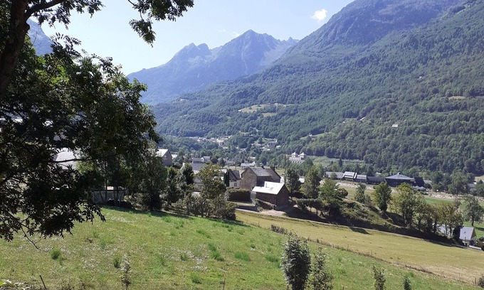 Esquieze-Sere Apartment | Apartment rental in esquieze-seres hautes pyrénnées